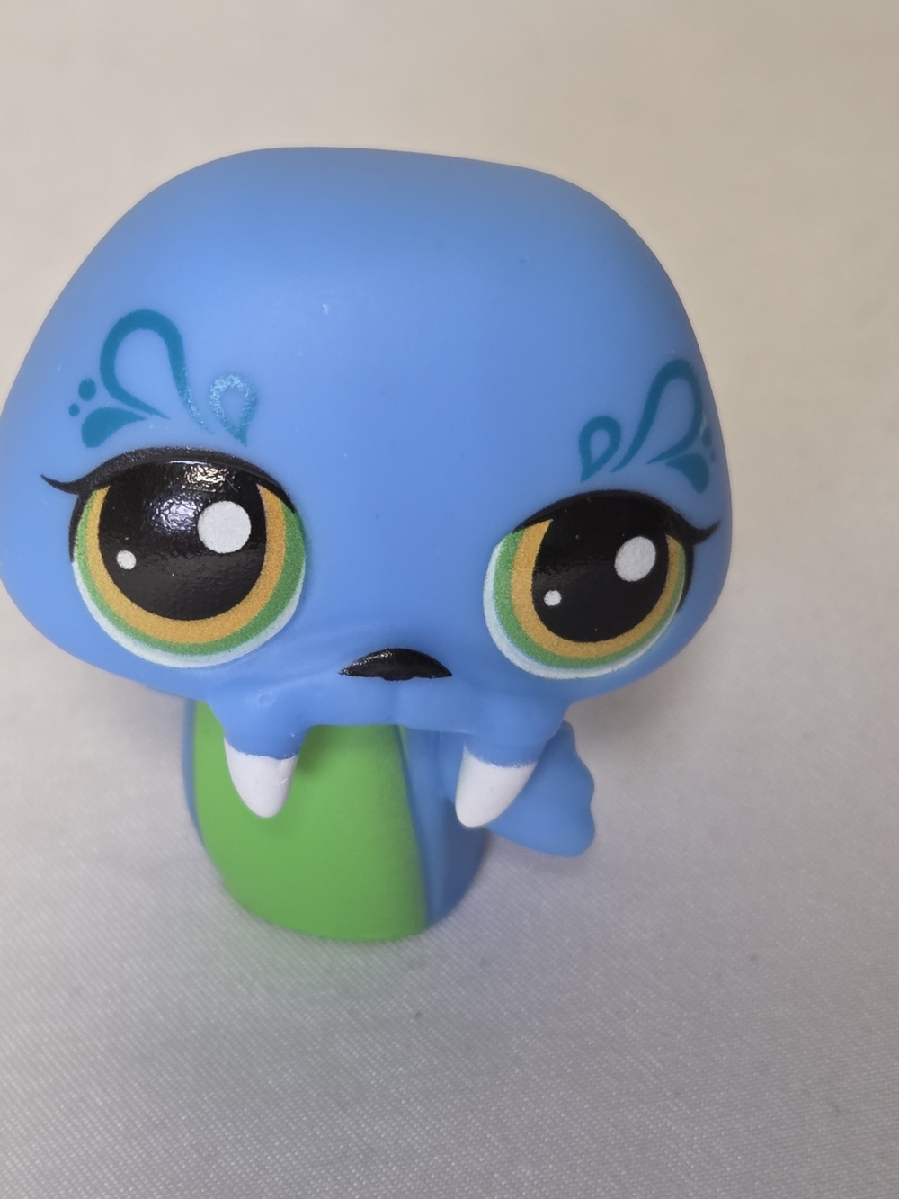 Littlest Pet Shop LPS G7 #145 Walrus